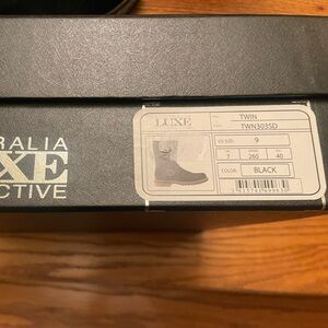 Australia Luxe Collective Twin Black Boots
Excellent used condition. Feetgrew